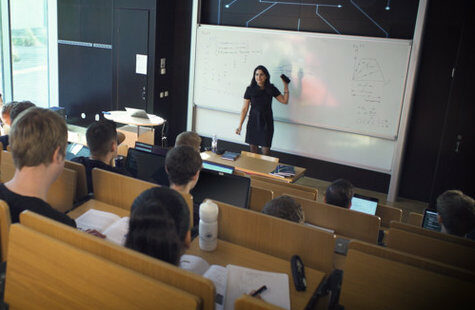 Föreläsare i gradängsal